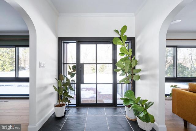 1 WALTER CIR, Fredericksburg, VA 22405