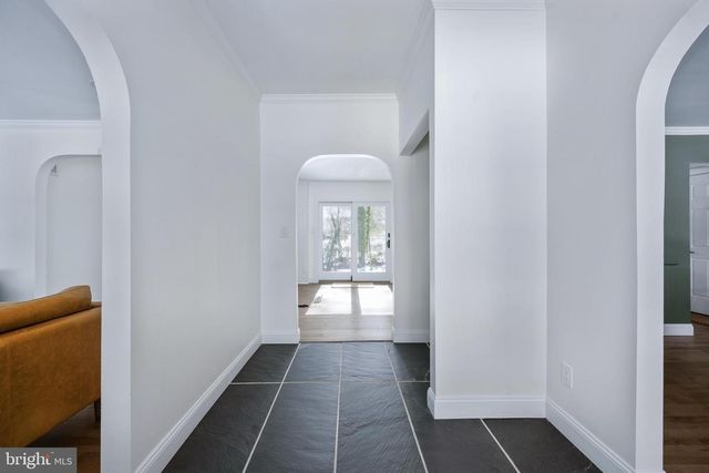 1 WALTER CIR, Fredericksburg, VA 22405