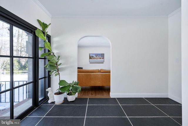 1 WALTER CIR, Fredericksburg, VA 22405