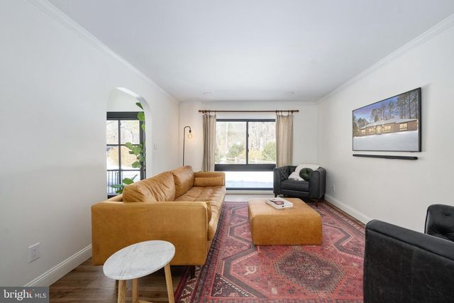 1 WALTER CIR, Fredericksburg, VA 22405