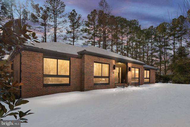 1 WALTER CIR, Fredericksburg, VA 22405