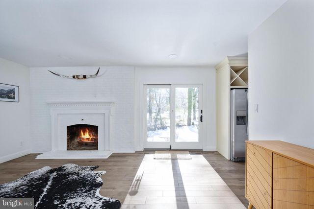 1 WALTER CIR, Fredericksburg, VA 22405