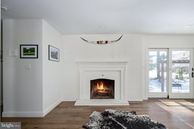 1 WALTER CIR, Fredericksburg, VA 22405