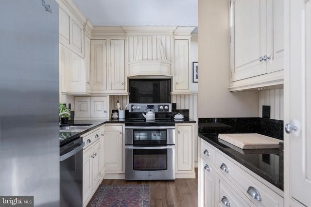 1 WALTER CIR, Fredericksburg, VA 22405