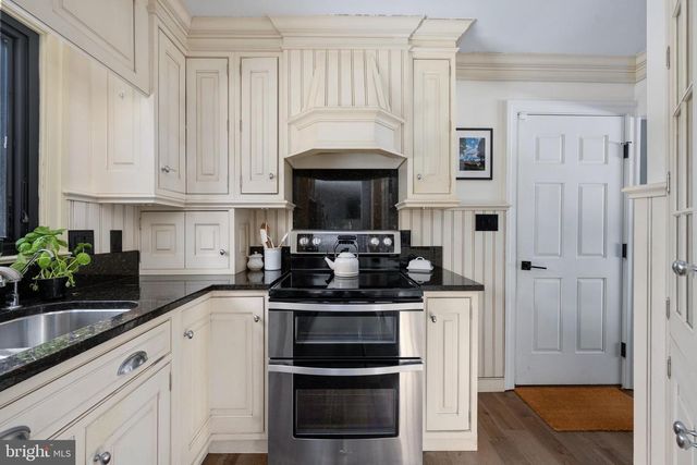 1 WALTER CIR, Fredericksburg, VA 22405