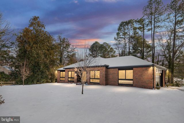 1 WALTER CIR, Fredericksburg, VA 22405