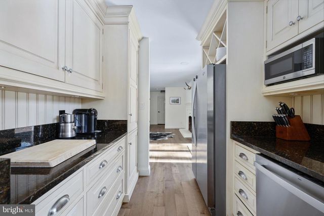 1 WALTER CIR, Fredericksburg, VA 22405