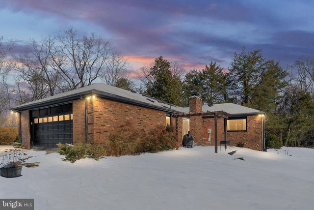 1 WALTER CIR, Fredericksburg, VA 22405