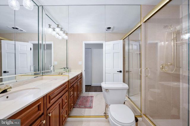 1 WALTER CIR, Fredericksburg, VA 22405