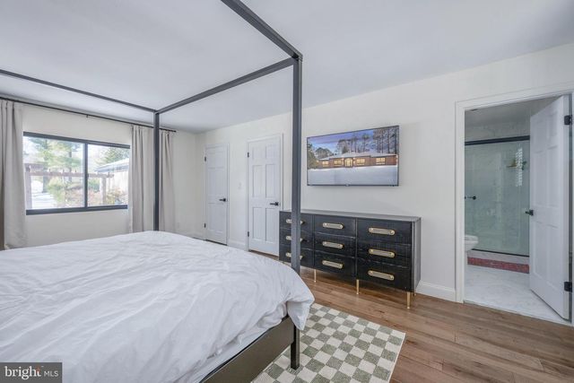 1 WALTER CIR, Fredericksburg, VA 22405