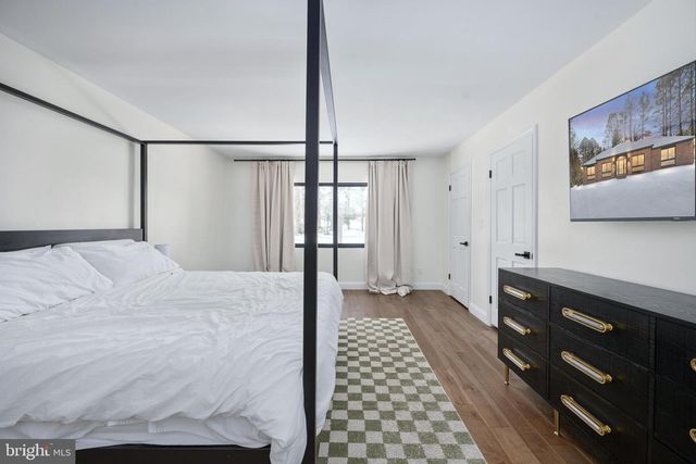 1 WALTER CIR, Fredericksburg, VA 22405