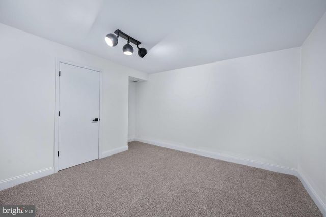 1 WALTER CIR, Fredericksburg, VA 22405