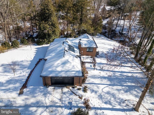 1 WALTER CIR, Fredericksburg, VA 22405