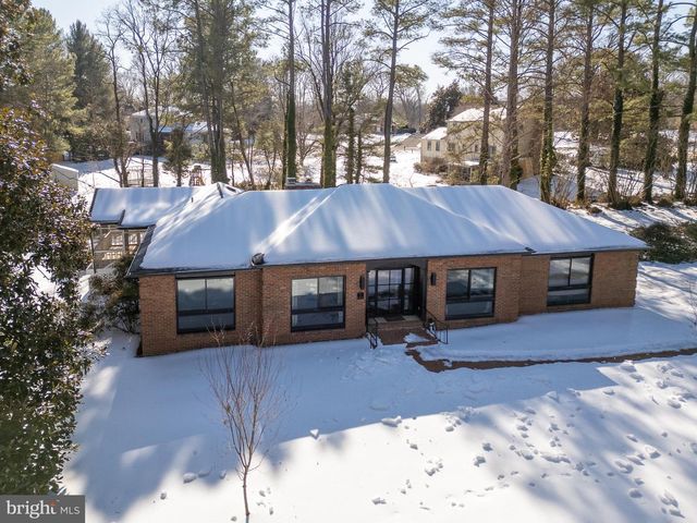 1 WALTER CIR, Fredericksburg, VA 22405