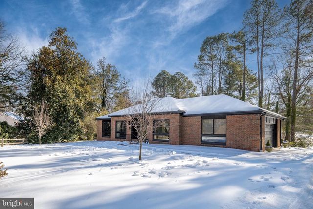 1 WALTER CIR, Fredericksburg, VA 22405