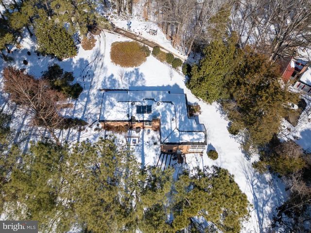 1 WALTER CIR, Fredericksburg, VA 22405