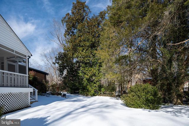 1 WALTER CIR, Fredericksburg, VA 22405