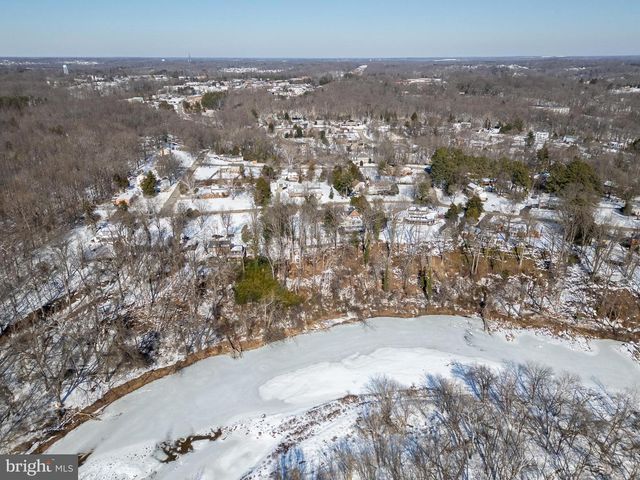 1 WALTER CIR, Fredericksburg, VA 22405