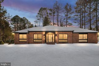 1 WALTER CIR, Fredericksburg, VA 22405