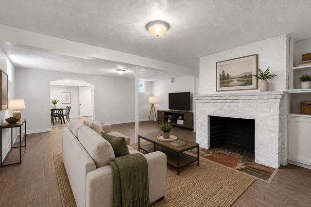 164 East Main St, Hopkinton, MA 01748