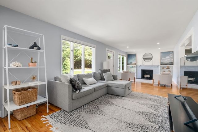 164 East Main St, Hopkinton, MA 01748