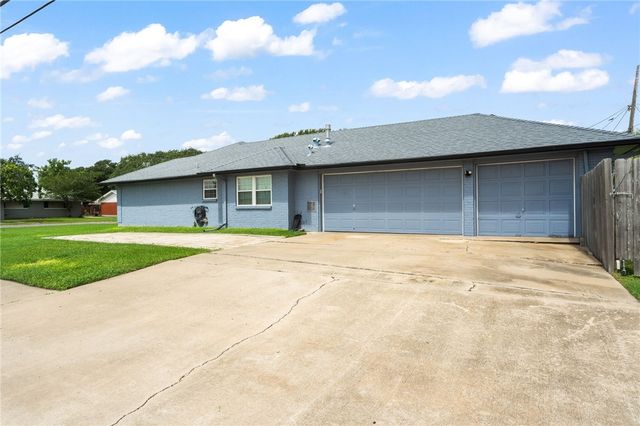 217 Carmel Dr, Portland, TX 78374
