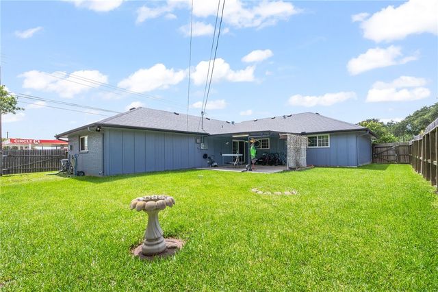 217 Carmel Dr, Portland, TX 78374