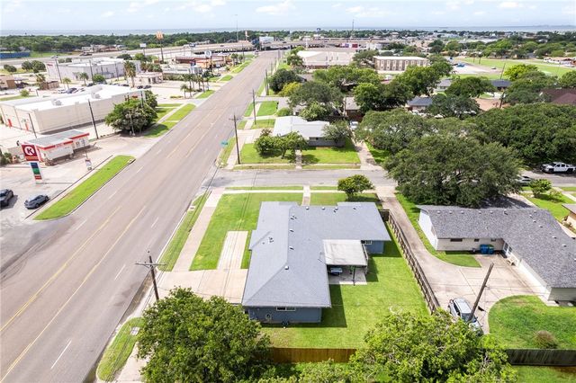217 Carmel Dr, Portland, TX 78374
