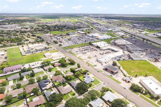217 Carmel Dr, Portland, TX 78374