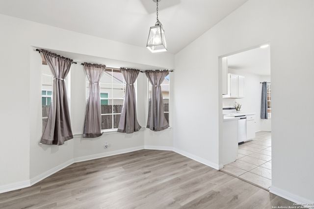 905 Meadow Br, Converse, TX 78109