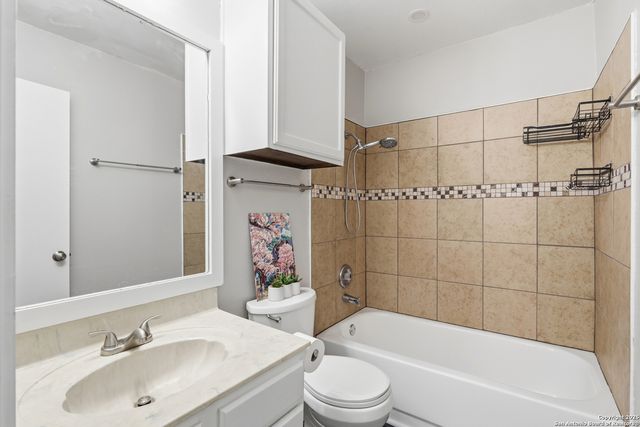 905 Meadow Br, Converse, TX 78109