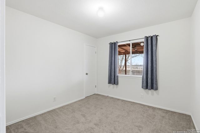 905 Meadow Br, Converse, TX 78109