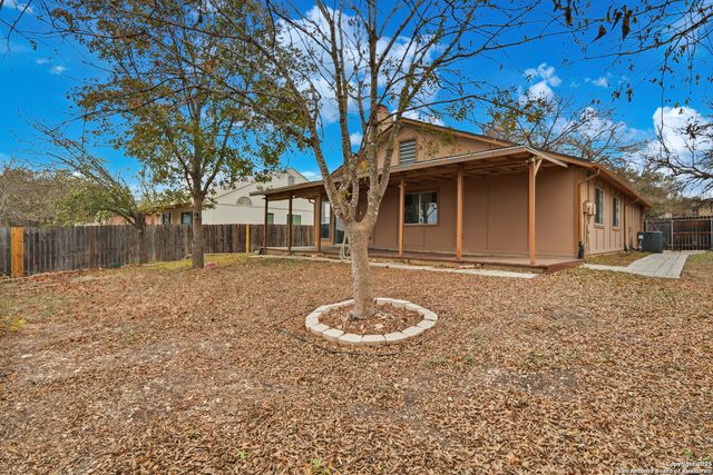 905 Meadow Br, Converse, TX 78109
