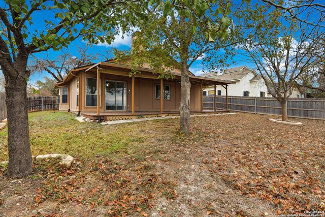 905 Meadow Br, Converse, TX 78109