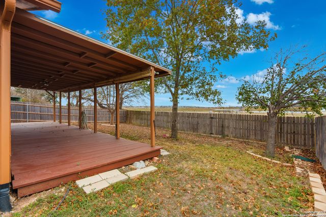 905 Meadow Br, Converse, TX 78109