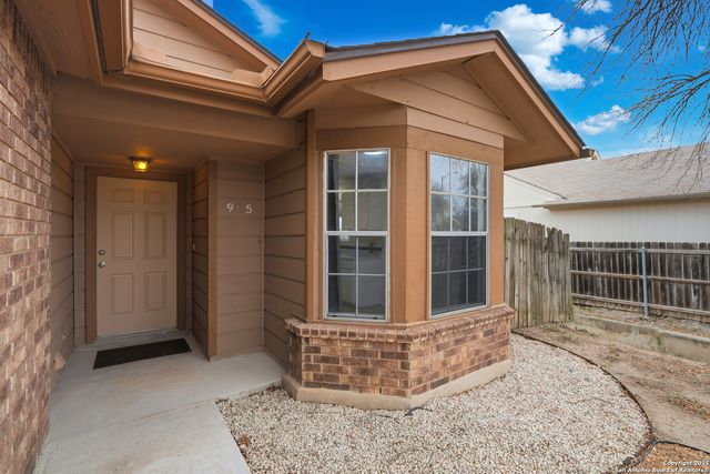 905 Meadow Br, Converse, TX 78109