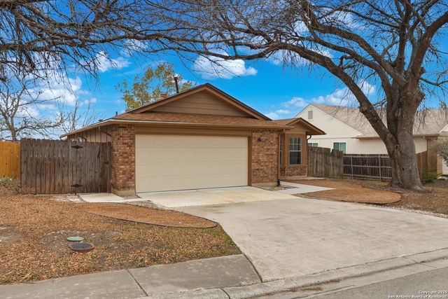 905 Meadow Br, Converse, TX 78109