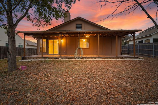 905 Meadow Br, Converse, TX 78109