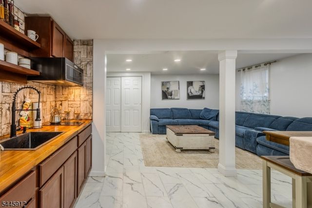 113 S Mckinley Ave, Woodbridge Twp., NJ 08830