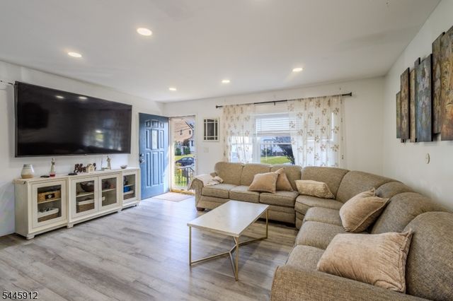 113 S Mckinley Ave, Woodbridge Twp., NJ 08830