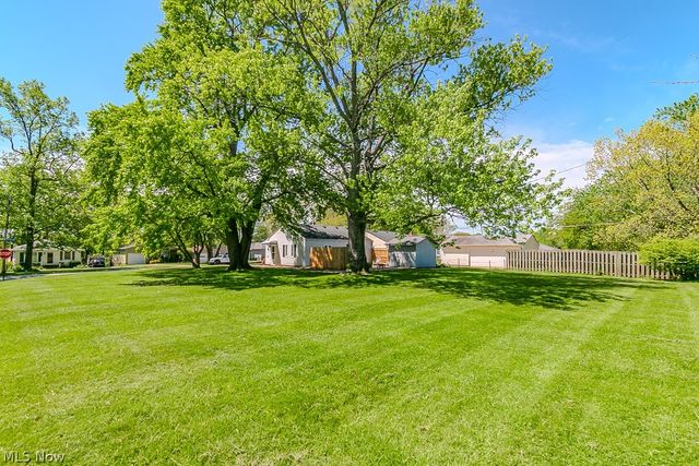 9017 Woodridge Lane, Mentor, OH 44060