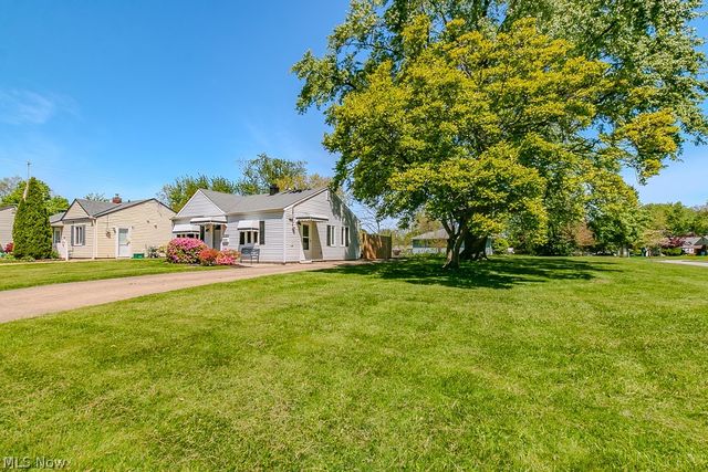 9017 Woodridge Lane, Mentor, OH 44060