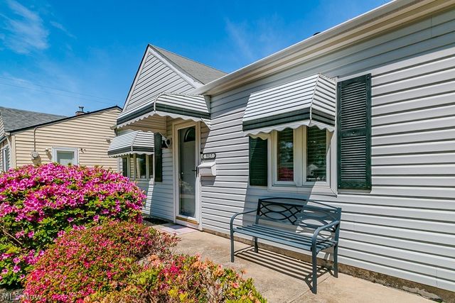 9017 Woodridge Lane, Mentor, OH 44060