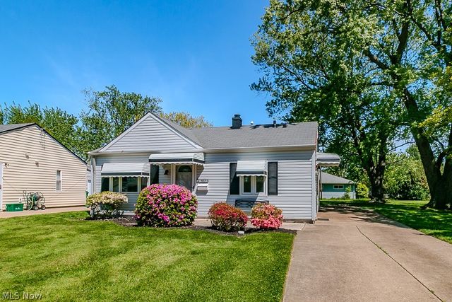 9017 Woodridge Lane, Mentor, OH 44060
