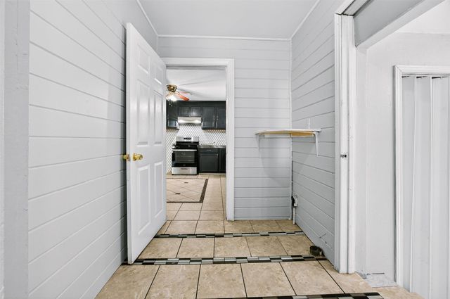 204 Taylor ST, Hutto, TX 78634