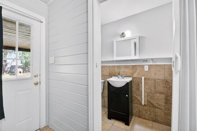 204 Taylor ST, Hutto, TX 78634