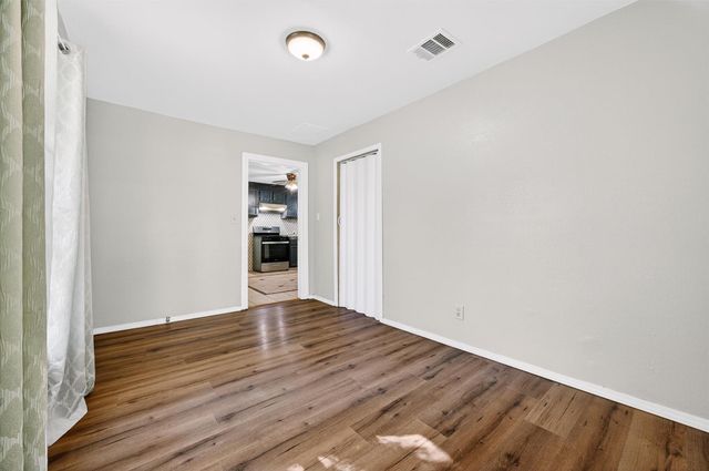 204 Taylor ST, Hutto, TX 78634