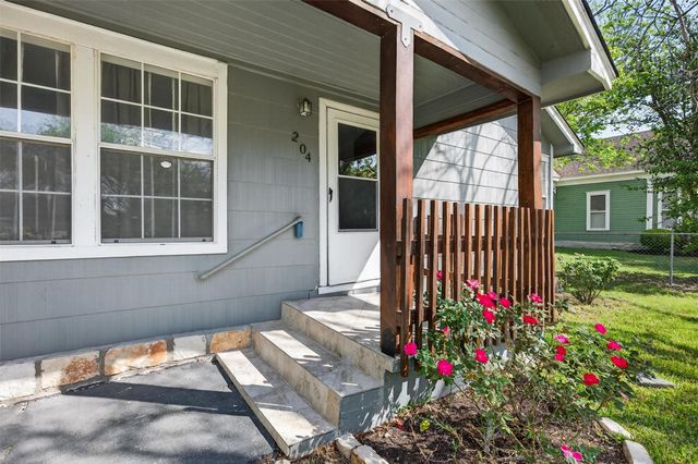 204 Taylor ST, Hutto, TX 78634