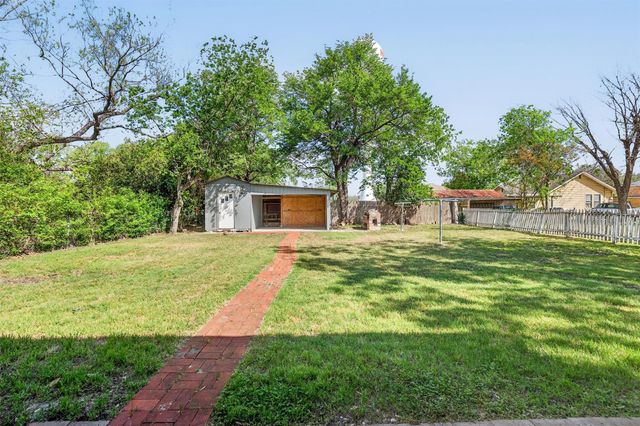 204 Taylor ST, Hutto, TX 78634