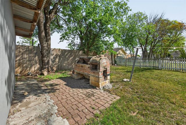 204 Taylor ST, Hutto, TX 78634